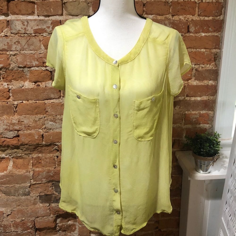WE THE FREE βSPELLBOUNDβ SEMI-SHEER BUTTON DOWN CAP-SLEEVE TOP WOMENS SMALL